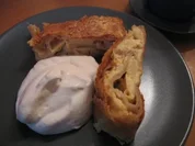 ☆☆ Quark-Vanillestrudel mit Äpfeln und Zimtsahne ☆☆ - Rezept