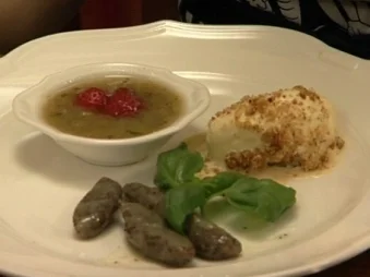 Rezept: Rinderfiletspitzen m. Kartoffeln in Pfifferling-Cognacsoße und Erdbeeren Rinderfiletspitzen m. Kartoffeln in Pfifferling-Cognacsoße und Erdbeeren - Rezept