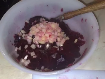 Rezept: frischer rote Bete Salat Bild Nr. 2 frischer rote Bete Salat - Rezept - Bild Nr. 2