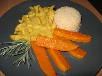 Kokos-Curry- Hähnchengeschnetzeltes mit Backofenkürbisspalten - Rezept - Bild Nr. 2