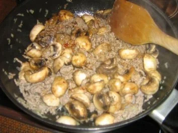 Rezept: Putenhaschee mit Champignons und Girondele Bild Nr. 3 Putenhaschee mit Champignons und Girondele - Rezept - Bild Nr. 3