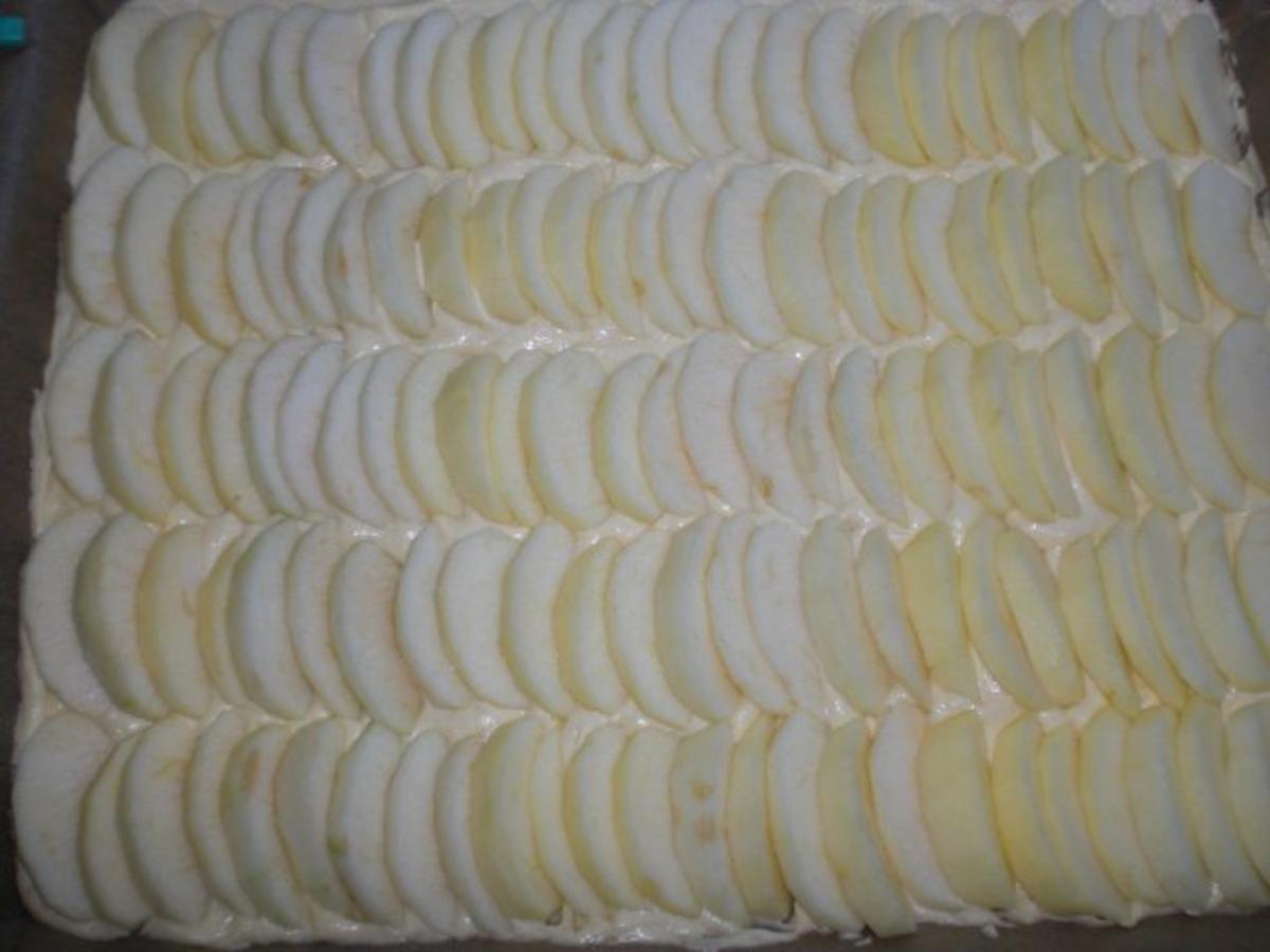 Apfelkuchen mit Marzipanpudding-Guss - Rezept - Bild Nr. 7