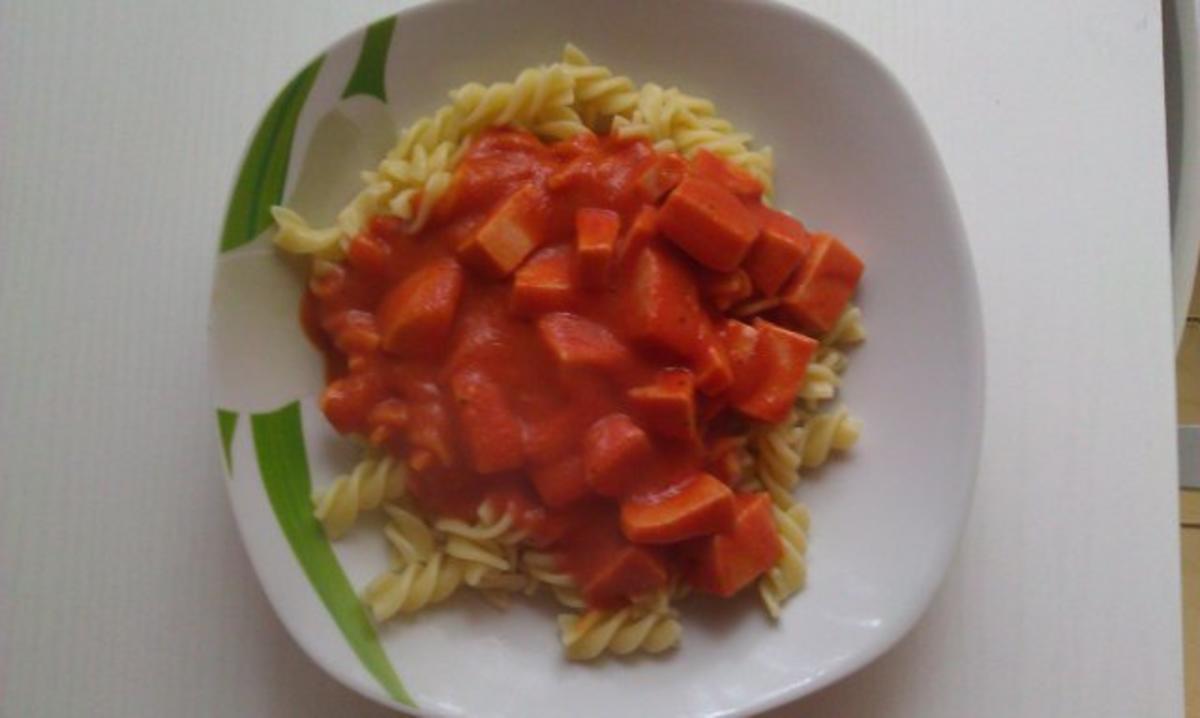 Nudeln in Fleischwurst - Tomatensoße - Rezept