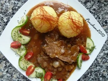 Rezept: Herbstlicher Rinderbraten an Walnuss-Feigensauce zu Kartoffelknödeln Herbstlicher Rinderbraten an Walnuss-Feigensauce zu Kartoffelknödeln - Rezept