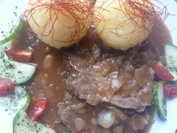 Rezept: Herbstlicher Rinderbraten an Walnuss-Feigensauce zu Kartoffelknödeln Bild Nr. 2 Herbstlicher Rinderbraten an Walnuss-Feigensauce zu Kartoffelknödeln - Rezept - Bild Nr. 2