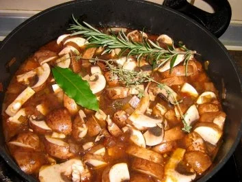 Schweinebäckchen in Rotwein geschmort - Rezept - Bild Nr. 6