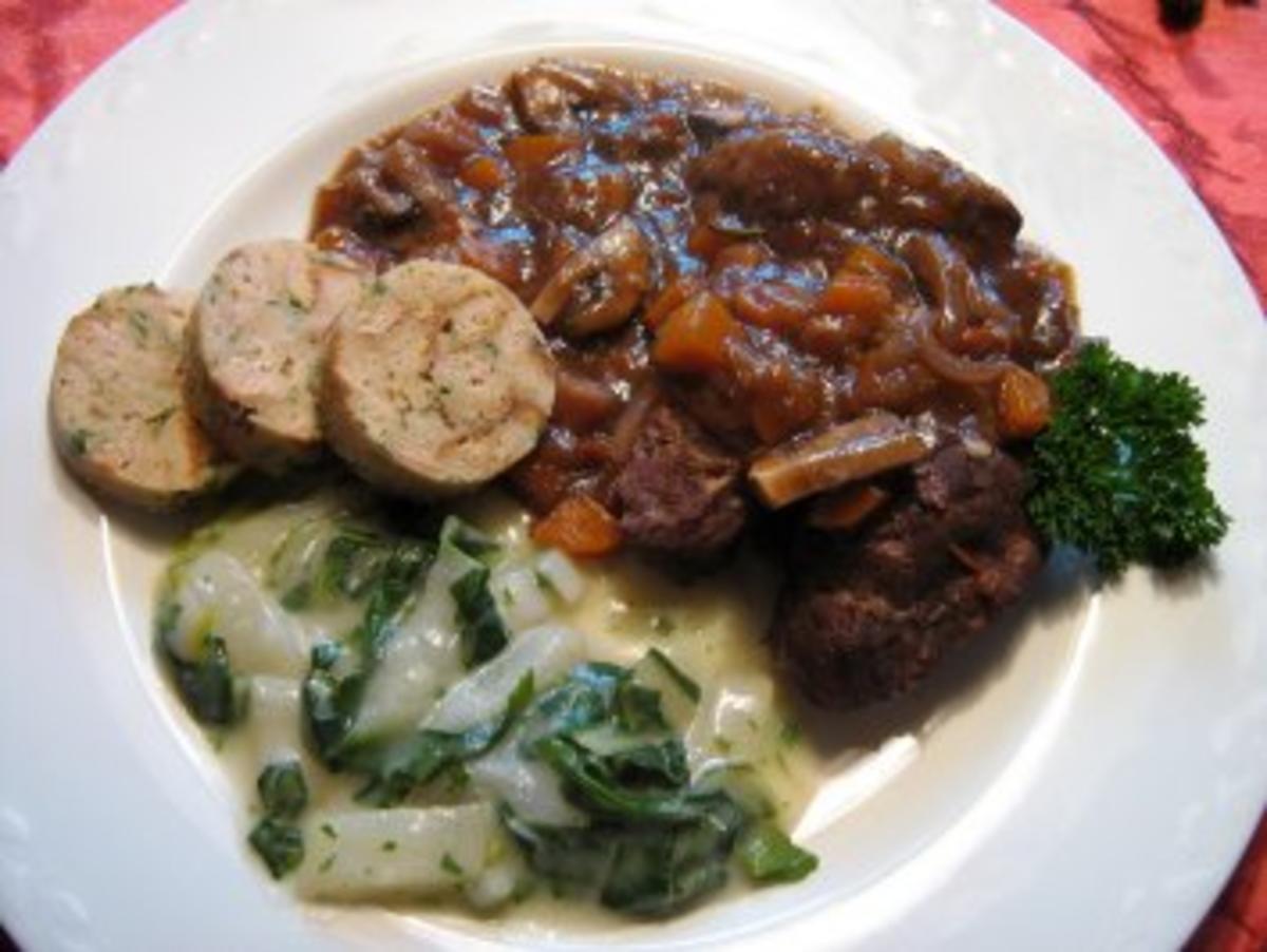 Geschmorte Schweinebäckchen mit Karotten und Kartoffelpüree