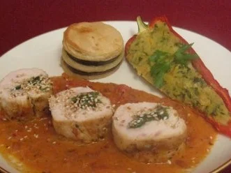 Rezept: Gerolltes Hähnchen an orientalischem Gemüse Gerolltes Hähnchen an orientalischem Gemüse - Rezept