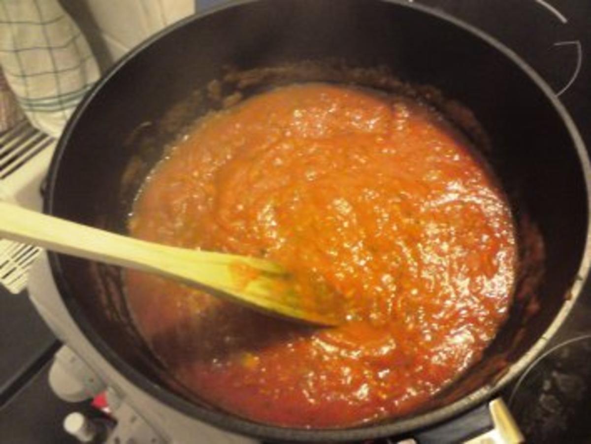 Vollkorn-Tagliatelle mit Tomatensauce und Parmesan - Rezept - Bild Nr. 3