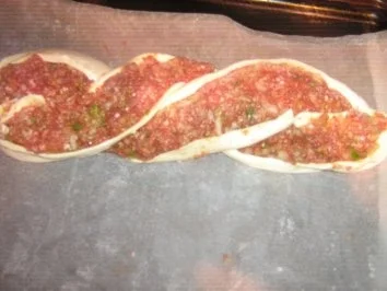 Rezept: Hack-Blätterteig-Zopf Bild Nr. 5 Hack-Blätterteig-Zopf - Rezept - Bild Nr. 5