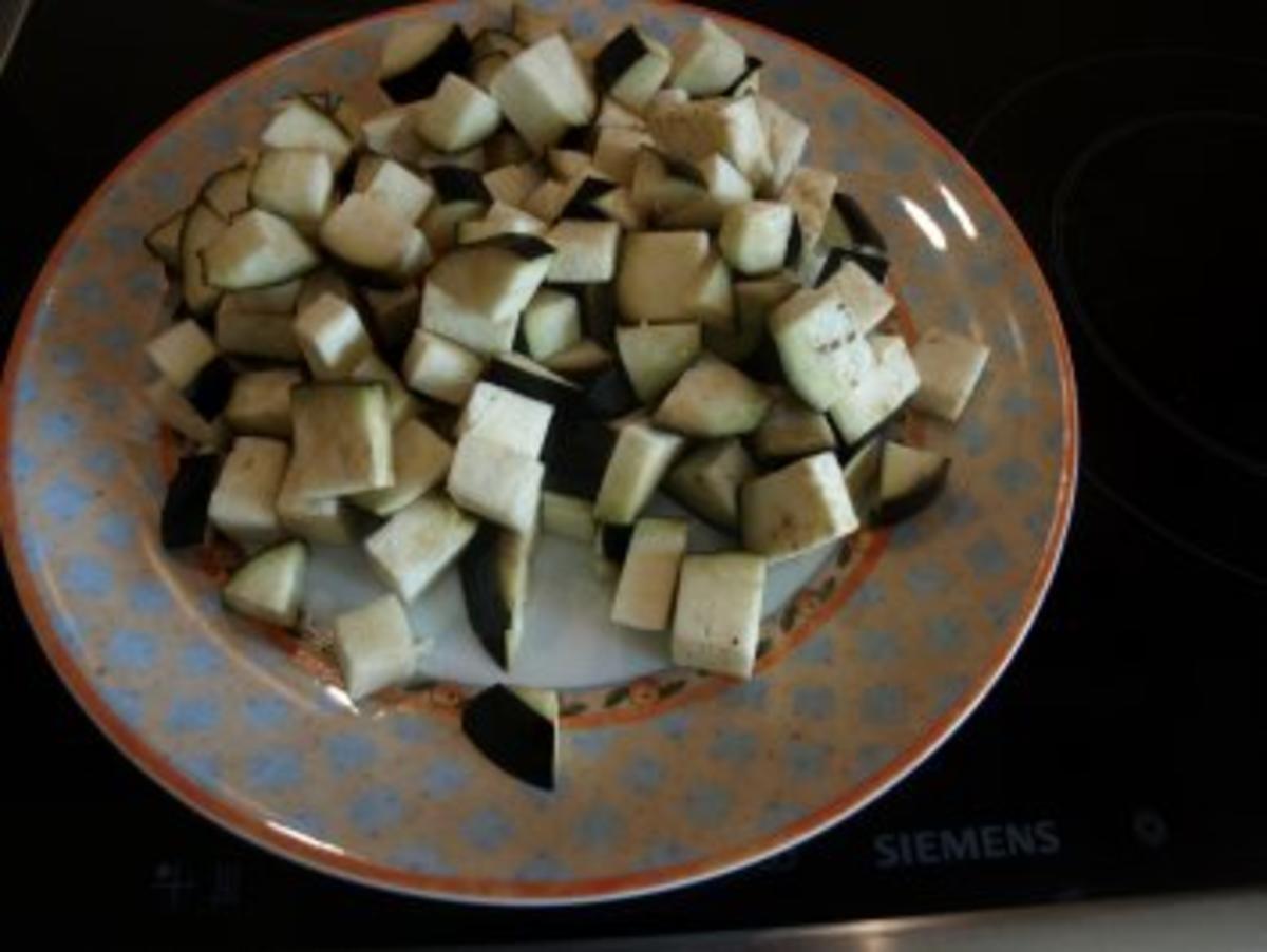 Tortellini mit Auberginen-Tomaten-Hackfleischsoße im Ofen überbacken - Rezept - Bild Nr. 3