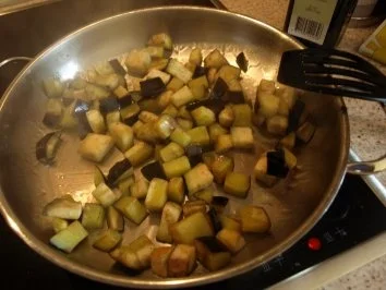 Tortellini mit Auberginen-Tomaten-Hackfleischsoße im Ofen überbacken - Rezept - Bild Nr. 5