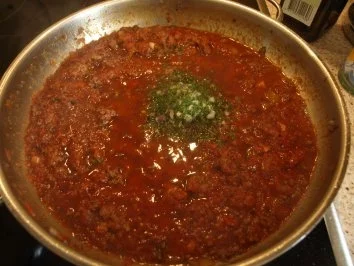 Tortellini mit Auberginen-Tomaten-Hackfleischsoße im Ofen überbacken - Rezept - Bild Nr. 8