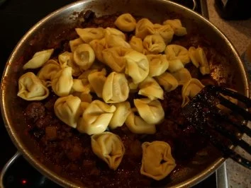 Tortellini mit Auberginen-Tomaten-Hackfleischsoße im Ofen überbacken - Rezept - Bild Nr. 9