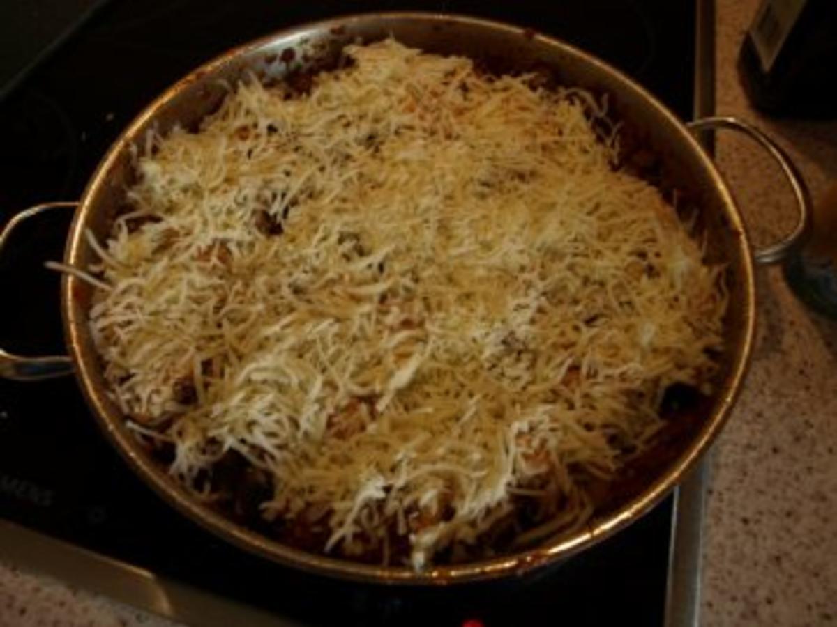 Tortellini mit Auberginen-Tomaten-Hackfleischsoße im Ofen überbacken ... Tortellini mit Auberginen-Tomaten-Hackfleischsoße im Ofen überbacken ...