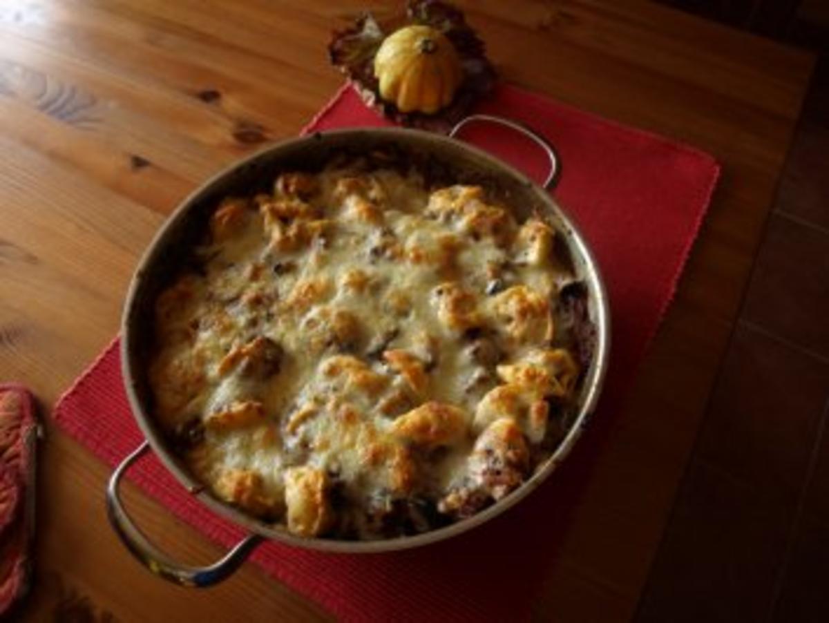 Tortellini mit Auberginen-Tomaten-Hackfleischsoße im Ofen überbacken ...