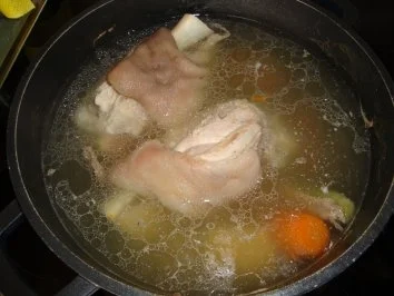 Eisbein mit Kartoffelpü & Sauerkraut - Rezept - Bild Nr. 2