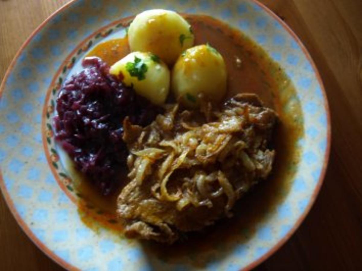 Nackenbraten mit Zwiebelsoße - einfach - 235 kcal/100g