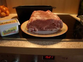 Rezept: Nackenbraten mit Zwiebelsoße Bild Nr. 3 Nackenbraten mit Zwiebelsoße - Rezept - Bild Nr. 3