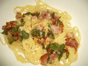 Linguine mit Salbei-Schinken-Chili-Buttersoße - Rezept - Bild Nr. 5