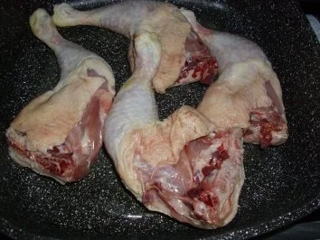 Rezept: Kartoffelauflauf mit Zuccini und Cabanossi + Hähnchenschenkel scharf gebraten Bild Nr. 3 Kartoffelauflauf mit Zuccini und Cabanossi + Hähnchenschenkel scharf gebraten - Rezept - Bild Nr. 3