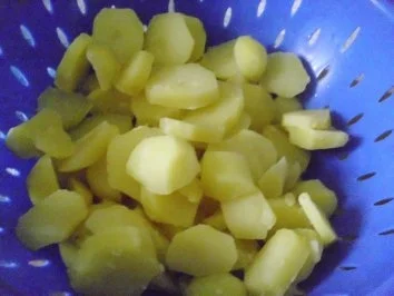 Rezept: Kartoffelauflauf mit Zuccini und Cabanossi + Hähnchenschenkel scharf gebraten Bild Nr. 8 Kartoffelauflauf mit Zuccini und Cabanossi + Hähnchenschenkel scharf gebraten - Rezept - Bild Nr. 8