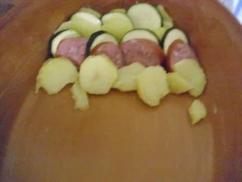 Rezept: Kartoffelauflauf mit Zuccini und Cabanossi + Hähnchenschenkel scharf gebraten Bild Nr. 10 Kartoffelauflauf mit Zuccini und Cabanossi + Hähnchenschenkel scharf gebraten - Rezept - Bild Nr. 10