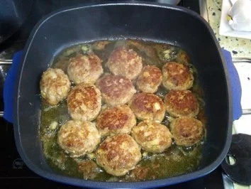 Rezept: Mini-Hacksteaks "Palermo" in cremiger Käse-Sahnesoße Bild Nr. 2 Mini-Hacksteaks "Palermo" in cremiger Käse-Sahnesoße - Rezept - Bild Nr. 2