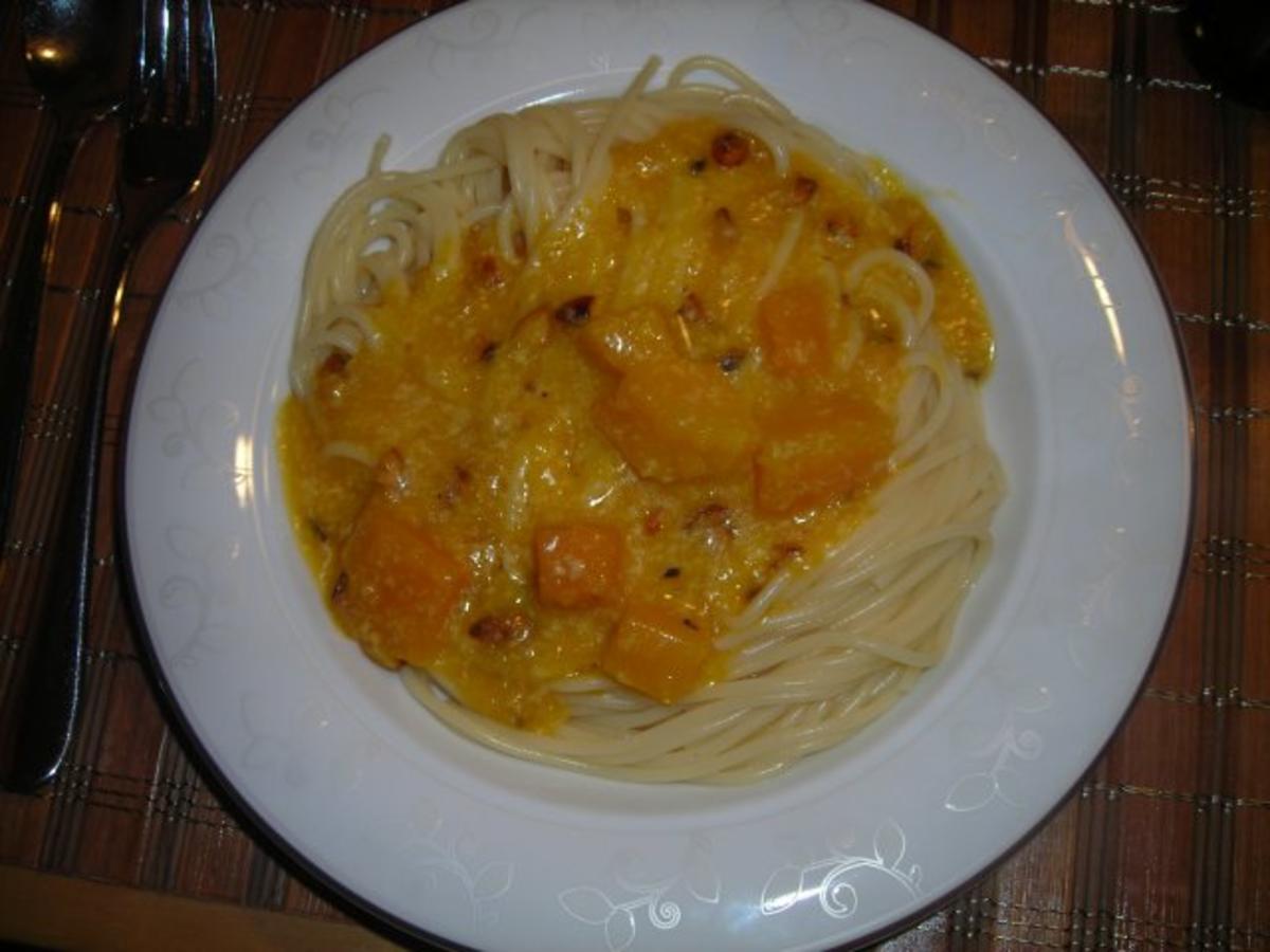 Spaghetti mit Kürbissauce - Rezept mit Bild - kochbar.de
