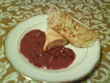 Rosmarin-Palatschinken an Preißelbeersauce - Rezept - Bild Nr. 3