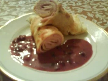 Rosmarin-Palatschinken an Preißelbeersauce - Rezept - Bild Nr. 6