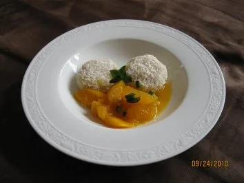 Rezept: Kokosklößchen auf Orangensalat Kokosklößchen auf Orangensalat - Rezept