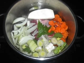 Rezept: Rindfleischsuppe Bild Nr. 3 Rindfleischsuppe - Rezept - Bild Nr. 3