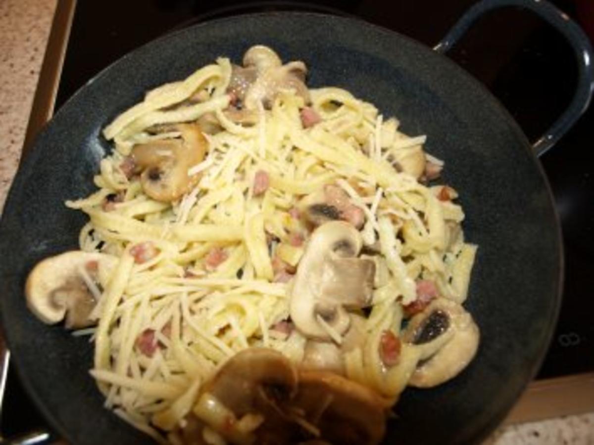 Spätzle-Champignon-Pfanne - Rezept mit Bild - kochbar.de