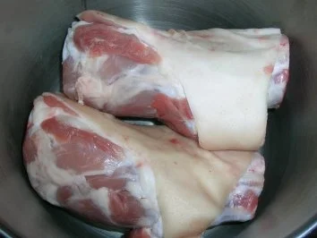 Rezept: Eisbeinsülze - und dazu leckere Bratkartoffeln und Remoulade Bild Nr. 6 Eisbeinsülze - und dazu leckere Bratkartoffeln und Remoulade - Rezept - Bild Nr. 6