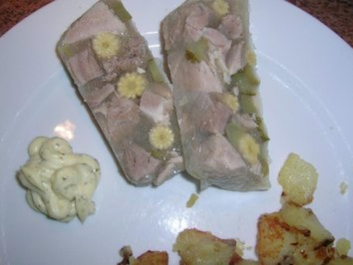 Eisbeinsülze - und dazu leckere Bratkartoffeln und Remoulade - Rezept - Bild Nr. 2