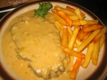 Rezept: Fleisch: Nackenkotelett in Zwiebel-Käse-Soße Fleisch: Nackenkotelett in Zwiebel-Käse-Soße - Rezept