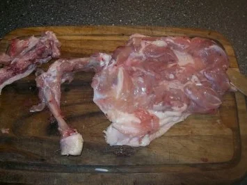 Rezept: Hähnchenschenkel mit Spinat gefüllt Bild Nr. 2 Hähnchenschenkel mit Spinat gefüllt - Rezept - Bild Nr. 2