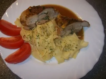 Rezept: Hähnchenschenkel mit Spinat gefüllt Hähnchenschenkel mit Spinat gefüllt - Rezept