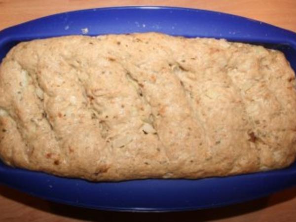 Thunfisch-Tomaten-Zwiebel-Käse-Brot - Rezept - kochbar.de