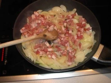 Rezept: Leberknödel mit Zwiebel - Speck - Sauce Bild Nr. 3 Leberknödel mit Zwiebel - Speck - Sauce - Rezept - Bild Nr. 3