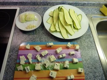 Zucchini-Nudeln mit Gorgonzolasoße - Rezept - Bild Nr. 2