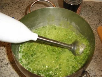 Rezept: Erbsen-Süppchen mit Hähnchenstreifen Bild Nr. 6 Erbsen-Süppchen mit Hähnchenstreifen - Rezept - Bild Nr. 6