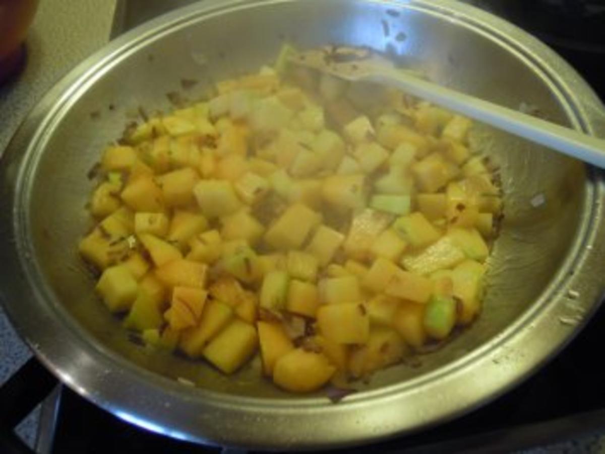 Kürbis Orangen Schaumsuppe mit Zucchini Tatare - Rezept - Bild Nr. 3