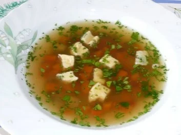 Klare Gemüsesuppe mit Eierstich - Rezept