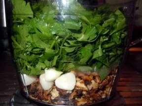 Rezept: Walnuss-Chili-Pesto Bild Nr. 5 Walnuss-Chili-Pesto - Rezept - Bild Nr. 5