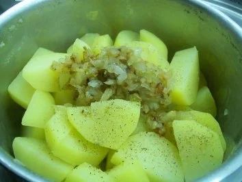 westfälischer Blutkuchen, gestovte Kartoffeln und geschmortes Fasskraut - Rezept - Bild Nr. 5