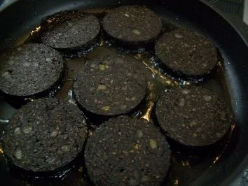 westfälischer Blutkuchen, gestovte Kartoffeln und geschmortes Fasskraut - Rezept - Bild Nr. 3