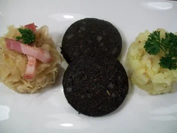 westfälischer Blutkuchen, gestovte Kartoffeln und geschmortes Fasskraut - Rezept - Bild Nr. 6