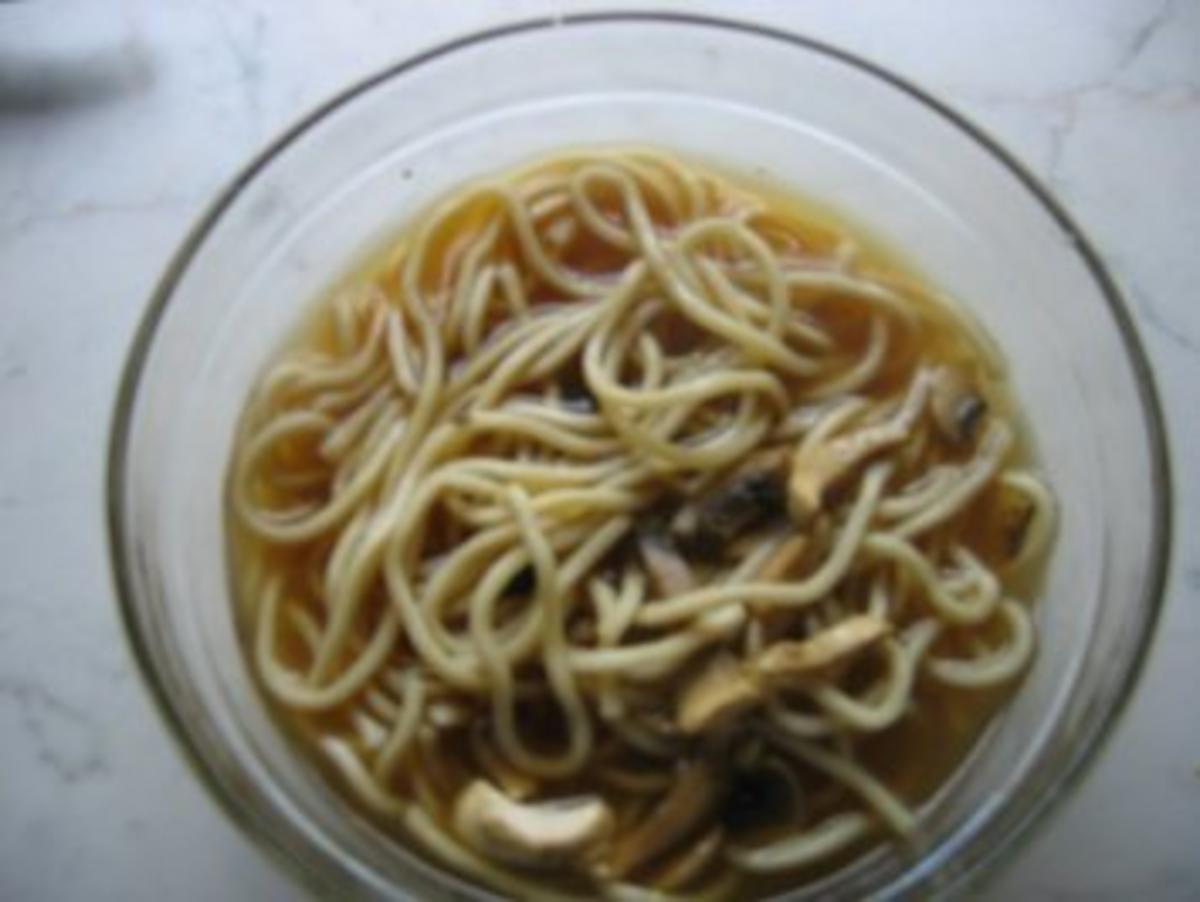 Asiatische Pilz-Nudelsuppe - Rezept